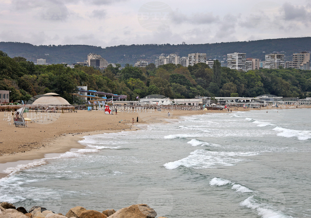 Health Authorities Ban Bathing at Varna Beach over Pollution