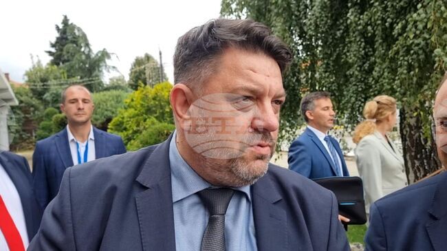 Кметовете на малките населени места са с "вързани ръце", нужни са реални стъпки към децентрализация, каза вицепремиерът Атанас Зафиров в Обзор