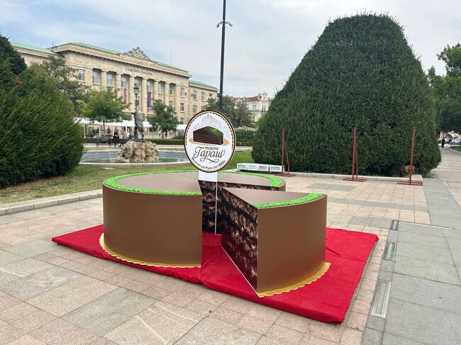 Община Русе: Макети на торта „Гараш“ очакват русенци и гости в центъра на града
