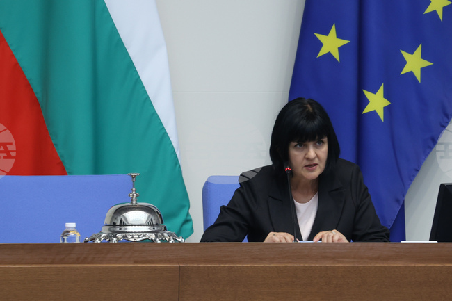 Служебният премиер Андрей Гюров няма да участва в днешния парламентарен контрол