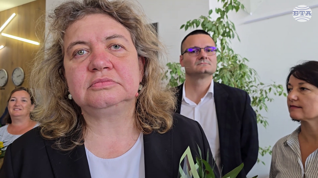 Имаме намерение дебатите по вота на недоверие да бъдат в сряда, каза в Панагюрище Наталия Киселова