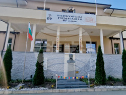 Светилник - Смолян - химн - гимназия