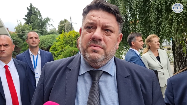 Кметовете на малките населени места са с "вързани ръце", нужни са реални стъпки към децентрализация, каза вицепремиерът Атанас Зафиров в Обзор