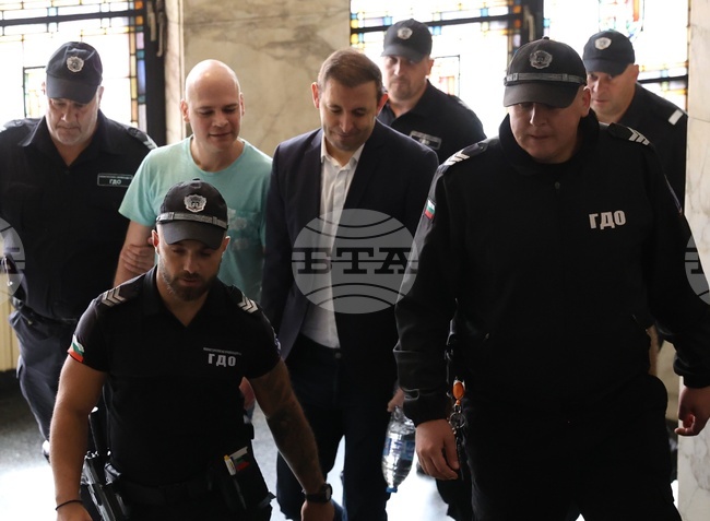Съдът отново гледа мярката за неотклонение на Никола Барбутов и Петър Рафаилов