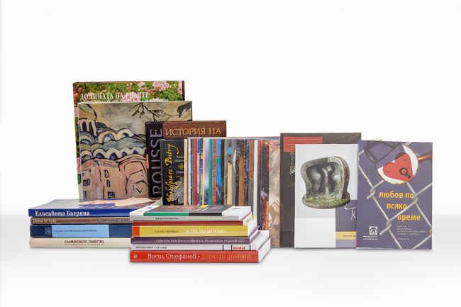 Регионалната библиотека „Петко Р. Славейков“ във Велико Търново с дарение от НДФ „13 века България“