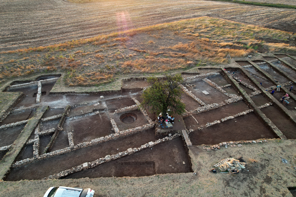 Даниела Агре и екипът ѝ проучват край село Стройно най-големия извънградски храмов комплекс от римската епоха, откриван на Балканите