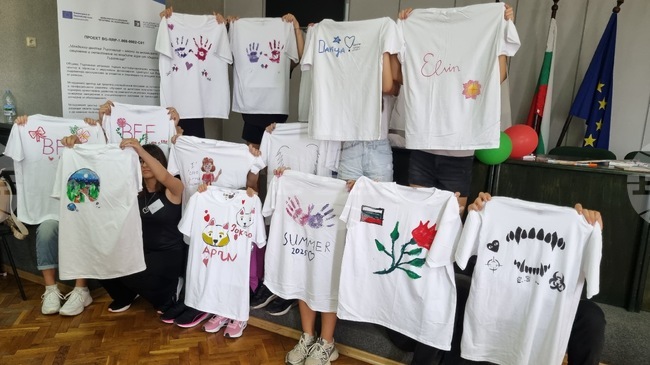 Деца и юноши твориха в арт работилница „Създай със сърце“ по инициатива на Младежкия център в Търговище