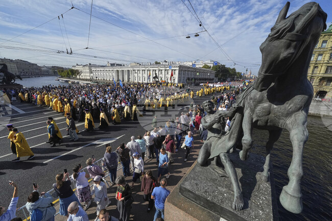 Русия откри паметник на загиналите във войната в Украйна в околностите на Санкт Петербург 