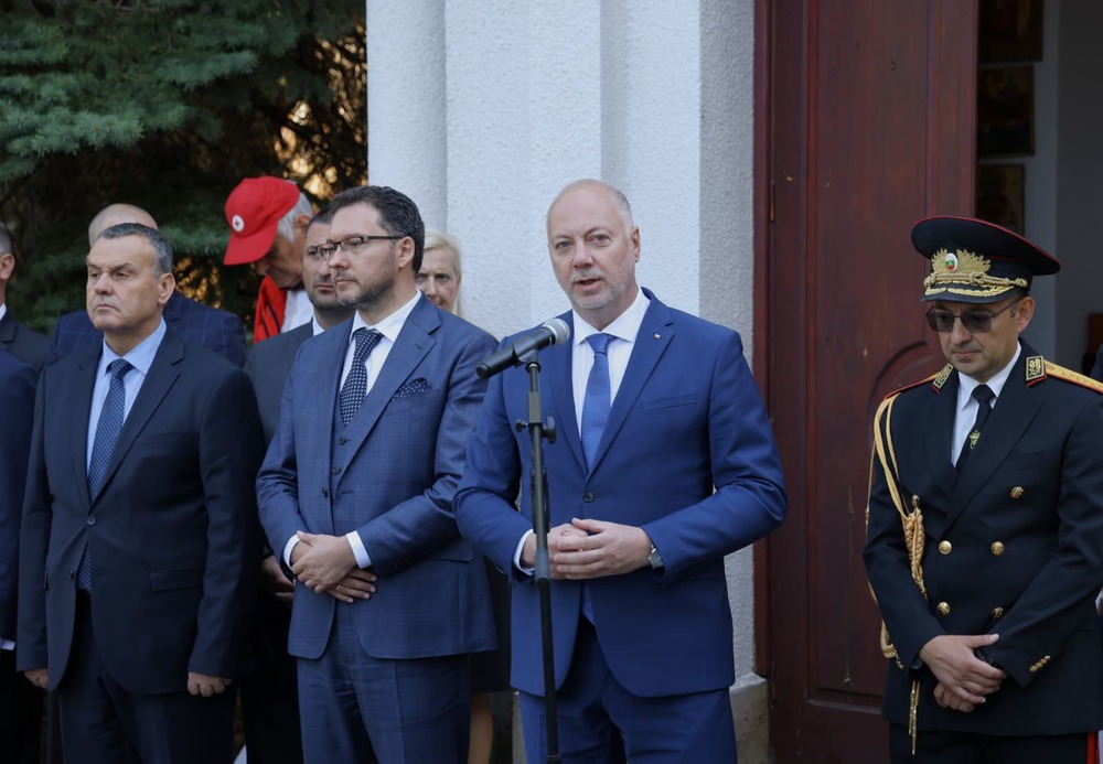Премиерът Желязков: Ще браним от всякакво посегателство труда на българските пожарникари