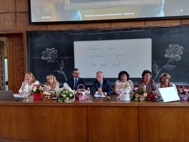 Новият началник на РУО в София-град д-р Елеонора Лилова организира среща с директорите на училищата за новата учебна година