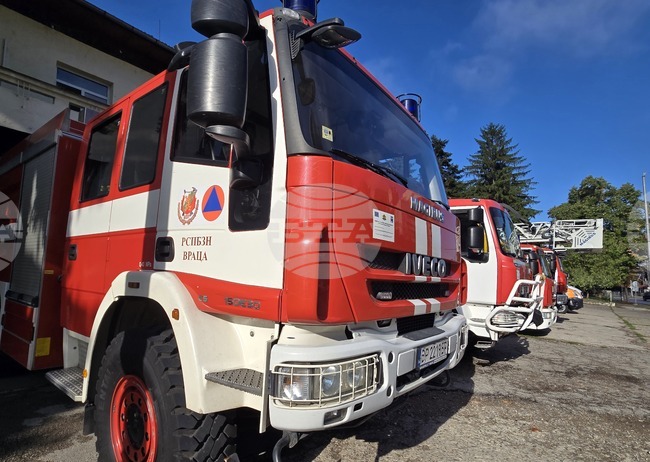 Демонстрации на техника и на гасене на пожар бяха организирани в Козлодуй по повод Седмицата на пожарната безопасност