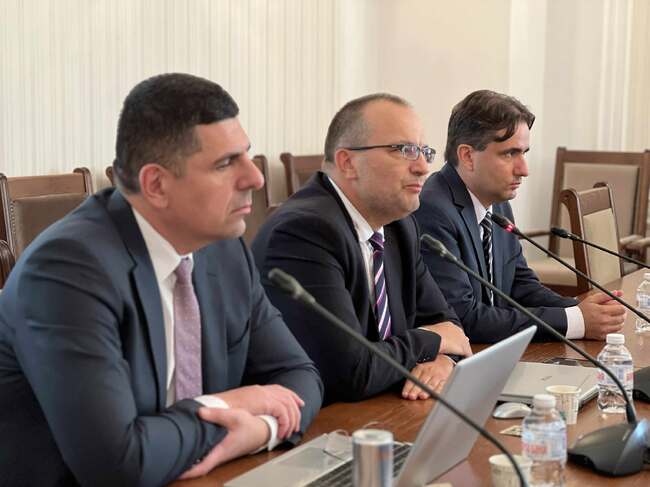 „Да, България“ и представителите на бизнеса в България с общ призив: Спешно овладяване на бюджетния дефицит