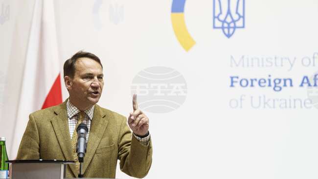 Конфликтът в Украйна даде възможност на Полша да спечели ценно време за укрепване на армията си, каза външният министър Шикорски