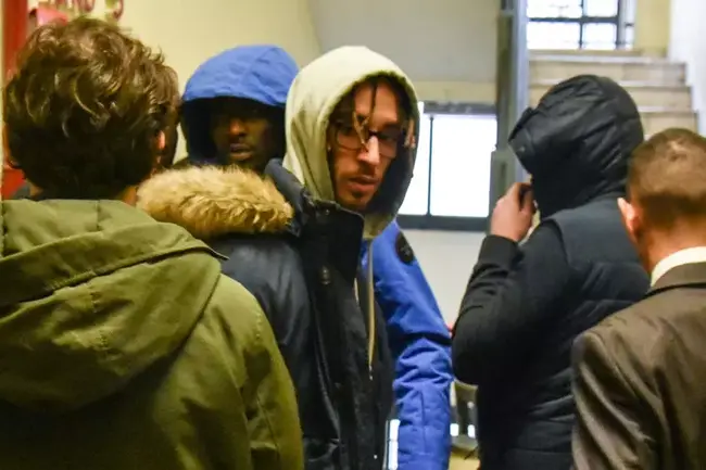 АНСА: Италианският рапър Бейби Ганг е арестуван за незаконно притежание на огнестрелно оръжие