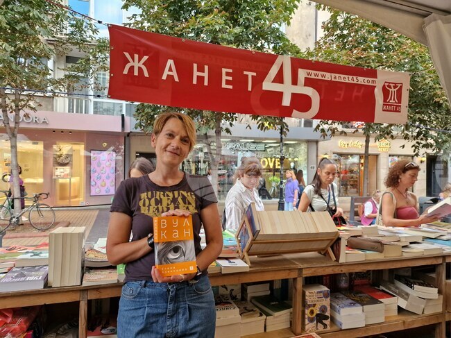 Важно е да се чете, но също така е важно какво четеш, каза пред БТА писателката Елена Алексиева