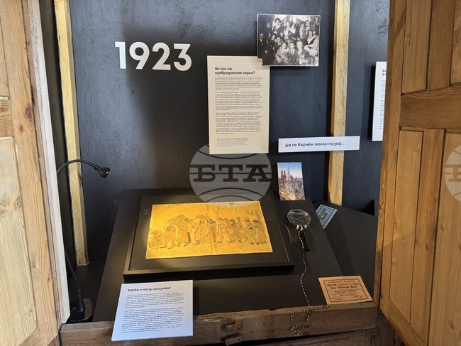 Камерна изложба в Казанлък разказва за съдбите на личности, изобразени върху непоказвана до момента рисунка на Райко Алексиев