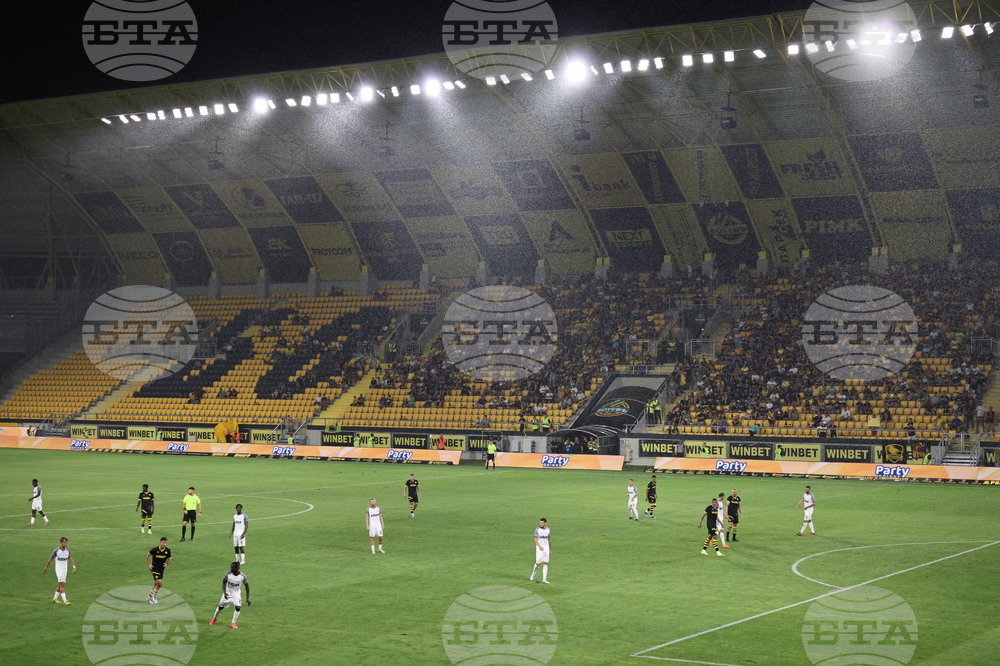 Ботев Пловдив отнесе глоба от 3000 лева за навлизане на публиката на терена