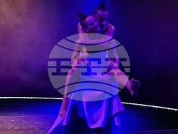 Танцовите артисти Зия Азази и Марион Крамп представят в София спектакъла „Pietà 2.0“, снимка – Даниел Димитров/БТА