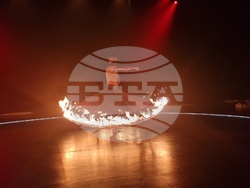 Танцовите артисти Зия Азази и Марион Крамп представят в София спектакъла „Pietà 2.0“, снимка – Даниел Димитров/БТА