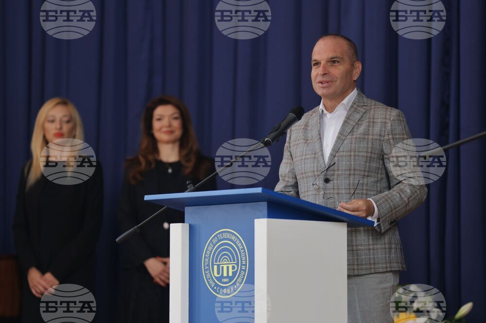 144-годишната история на Висшето училище по телекомуникации и пощи е история на напредък, каза министър Гроздан Караджов