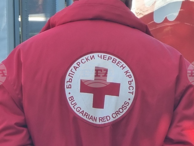 Българският Червен кръст получава подкрепа от голяма верига магазини за програмата си "Топъл обяд" 