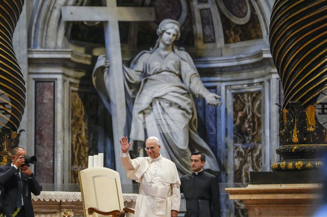 Папа Лъв Четиринадесети получи торта от новия топ дипломат на САЩ във Ватикана