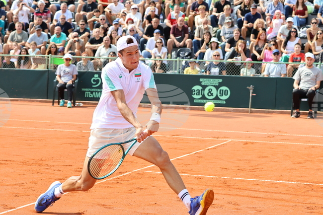 "Тази победа се дължи на целия отбор", каза Александър Василев, който донесе историческия успех за България срещу Финландия за Купа "Дейвис"