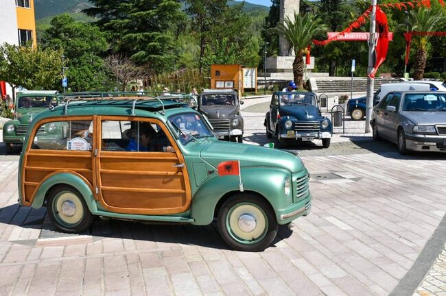 АТА: Класическият автомобил Фиат Тополино пристига в Пермет като част от турнето „Conoscere l’Albania”