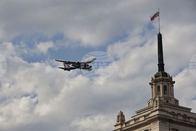 Гранични полицаи от граничен пункт „Аерогара София“ задържаха жена и мъж, извършили обаждане за взривно устройство