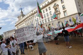 Партия „Възраждане" - „България заслужава повече" - протест