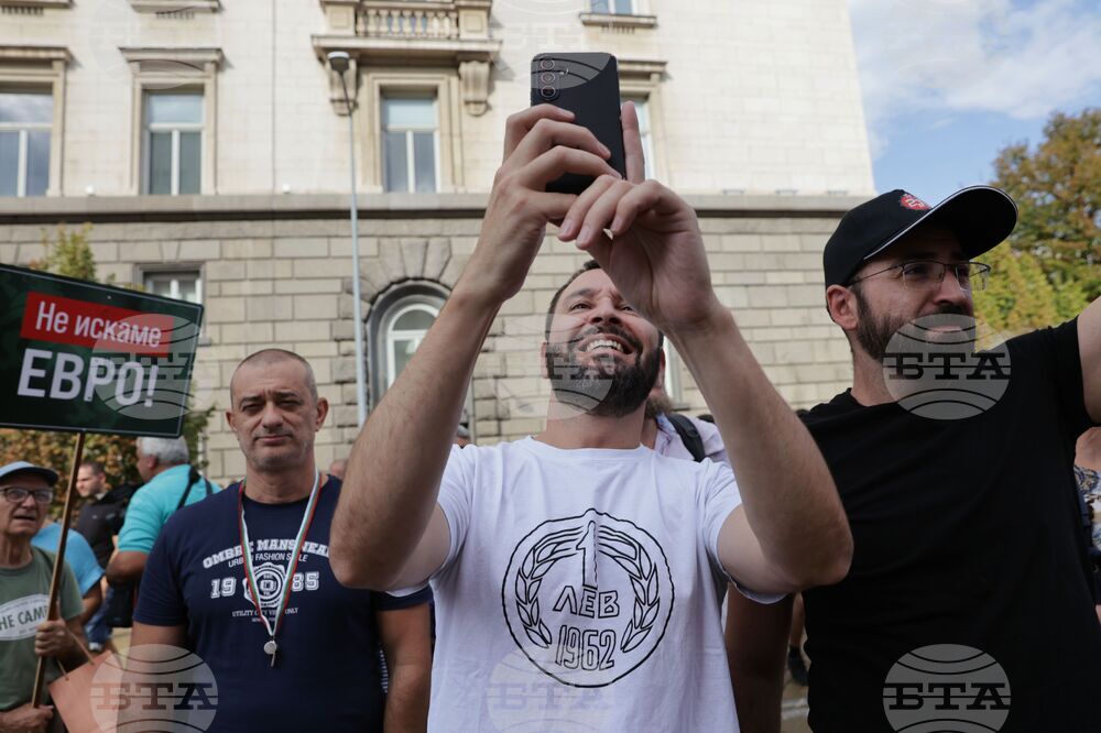 Партия „Възраждане" - „България заслужава повече" - протест
