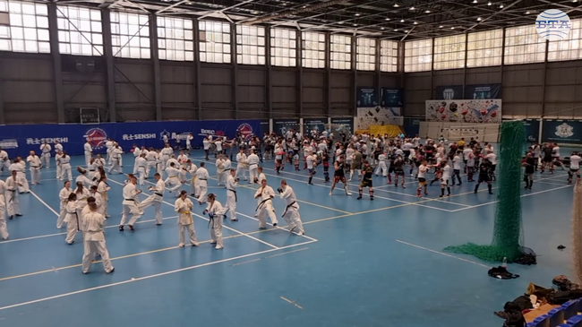 Над 400 бойци взеха участие в общата открита тренировка на легендите на SENSHI