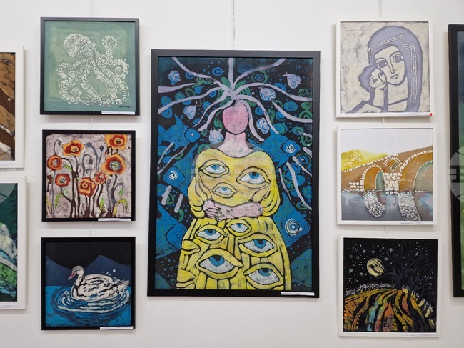 Изложба “Батик“ подредиха от Студио „Рениарт“ в Монтана