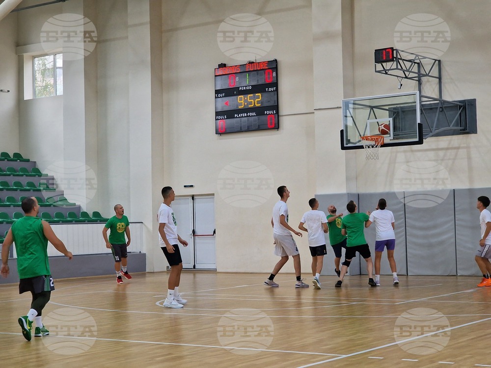 Разград отбеляза 80 години организиран баскетбол с демонстративен мач, церемония по награждаване и откриване на „Кът на славата“