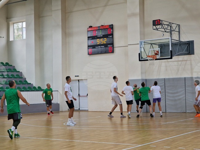 Разград отбеляза 80 години организиран баскетбол с демонстративен мач, церемония по награждаване и откриване на „Кът на славата“