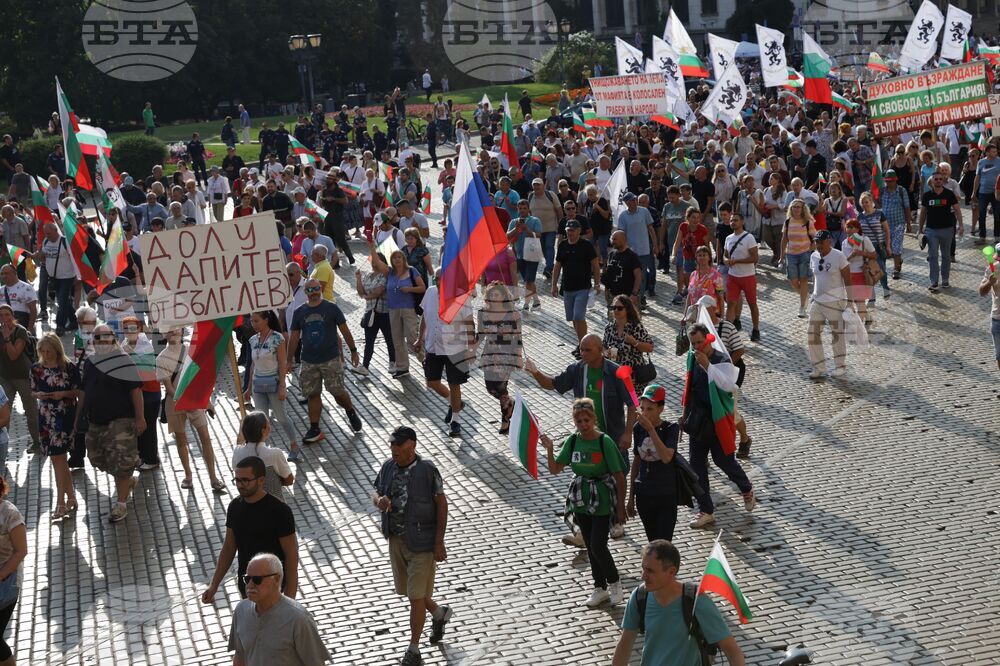 Партия „Възраждане" - „България заслужава повече" - протест