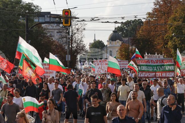 Партия „Възраждане" - „България заслужава повече" - протест