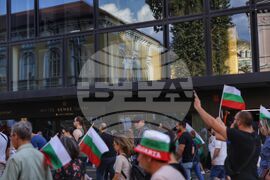 Партия „Възраждане" - „България заслужава повече" - протест