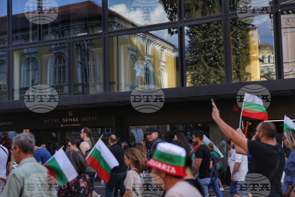 Партия „Възраждане" - „България заслужава повече" - протест