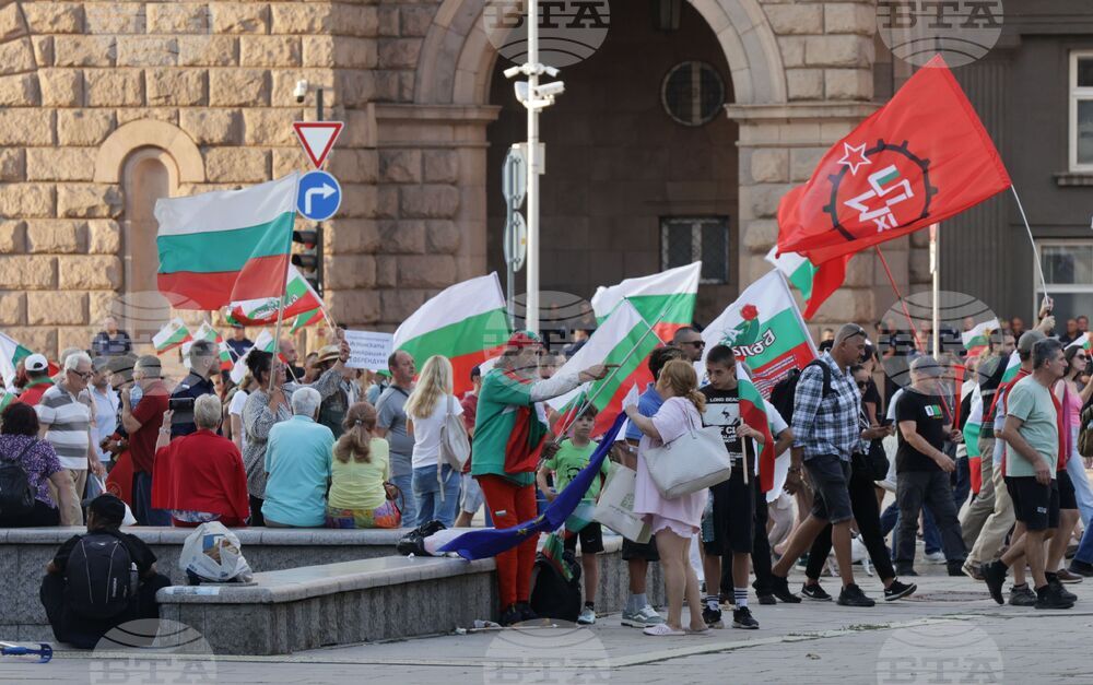 Партия „Възраждане" - „България заслужава повече" - протест