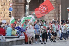 Партия „Възраждане" - „България заслужава повече" - протест