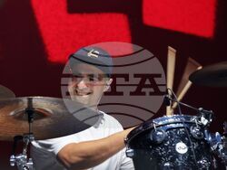 Музика - "Rebel Rebel" - фестивал - група No More Many More