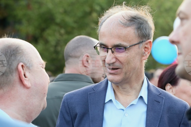 Не очаквам "гореща политическа есен", каза сръбският министър-председател Джуро Мацут 