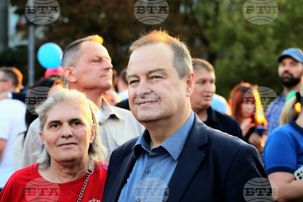 Сръбският вицепремиер Ивица Дачич, който бе приет спешно в болница снощи, е в тежко, но стабилно състояние 