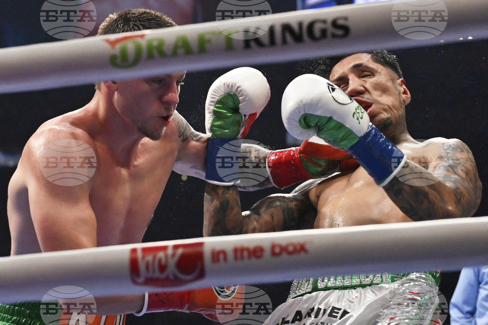 APTOPIX Walsh Vargas Jr Boxing