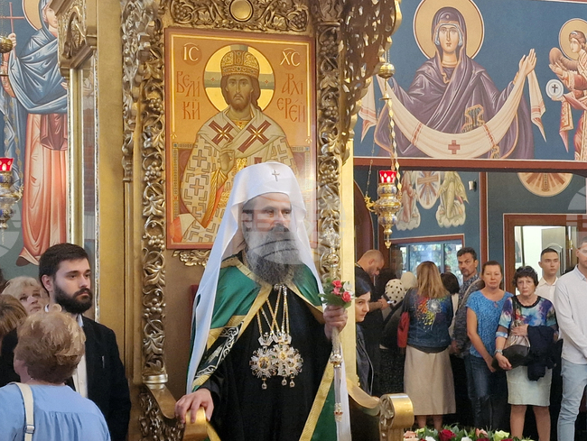 Днес се радваме с радостта на света царица Елена, която намери Кръста Господен в Йерусалим през 326 г., каза патриарх Даниил