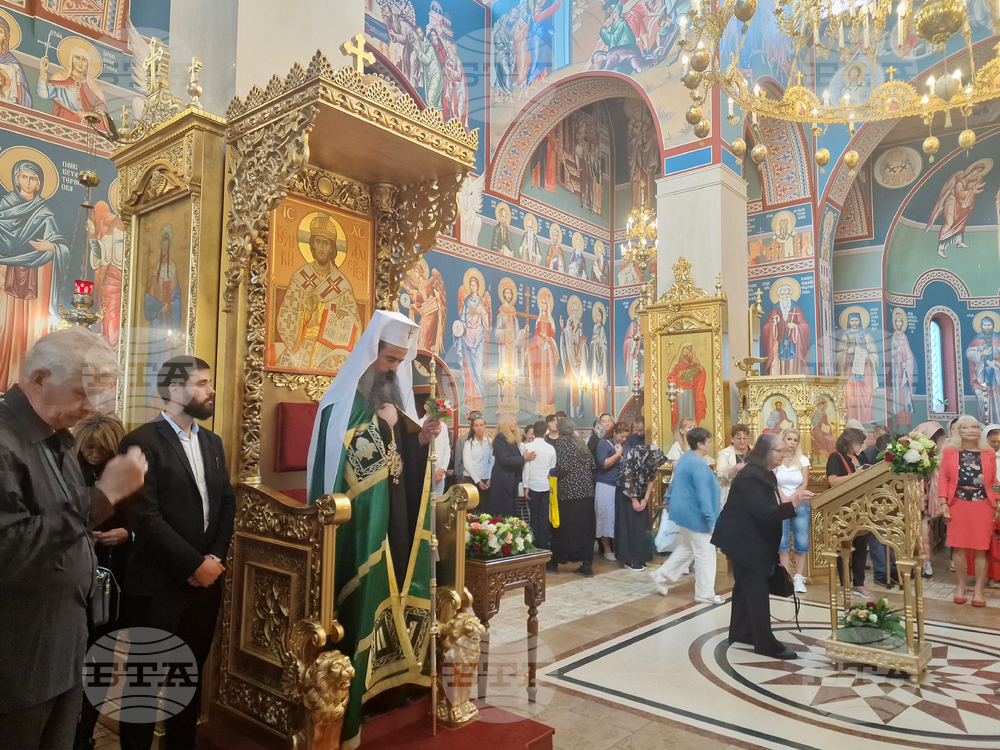 Патриарх Даниил - храм "Въздвижение на светия кръст Господен" - света литургия