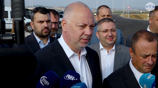 Докато кабинетът се ползва с доверието на мандатоносителите, на подкрепящите го партии, ще продължава да работи, заяви Росен Желязков