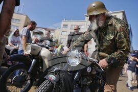 Автосалон и парад на ретро автомобилите