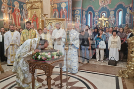 Патриарх Даниил - храм "Въздвижение на светия кръст Господен" - света литургия